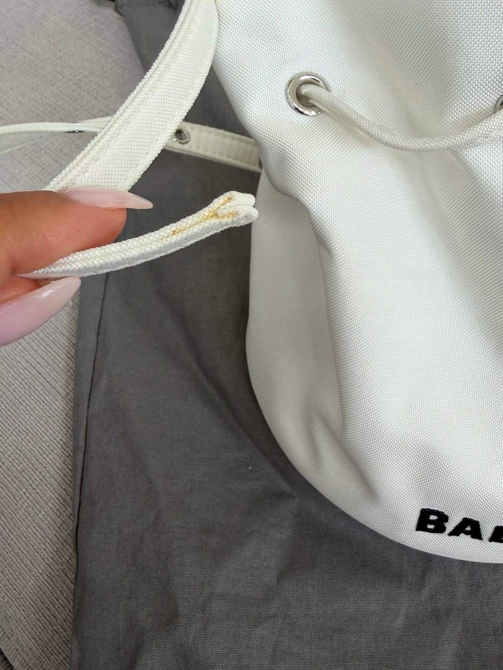 Balenciaga White Canvas Drawstring Bucket Bag with Black Logo - Picture 3 of 9